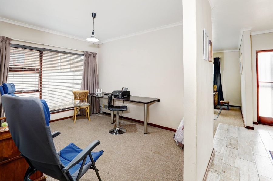 6 Bedroom Property for Sale in De Tijger Western Cape